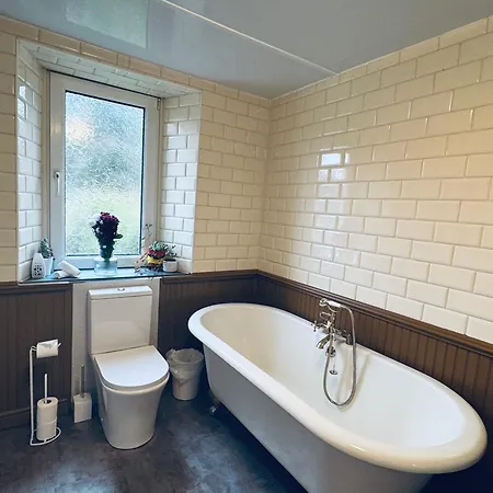 Belle Vue - 2 Bedrooms - Sleeps 4 *