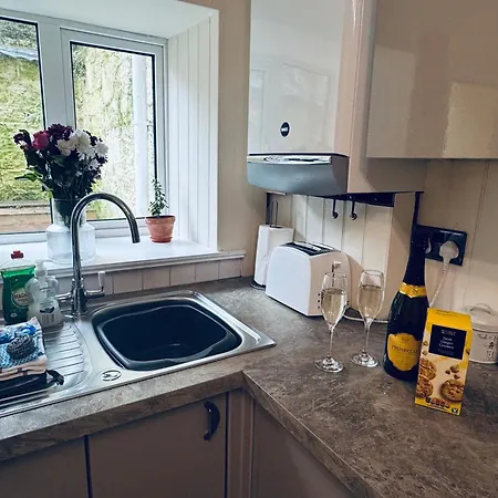 Belle Vue - 2 Bedrooms - Sleeps 4 *