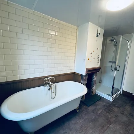 Belle Vue - 2 Bedrooms - Sleeps 4 *