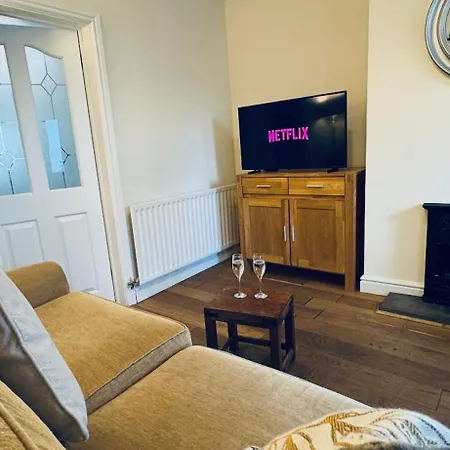 Belle Vue - 2 Bedrooms - Sleeps 4 דירה *