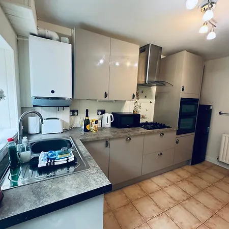 Belle Vue - 2 Bedrooms - Sleeps 4